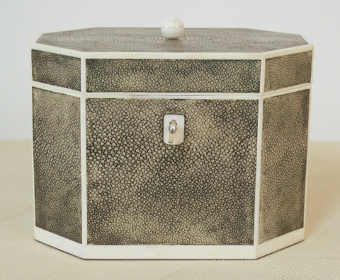 H8-01_octagonal_jewellery_box_in_shagreen_and_bone_1_main