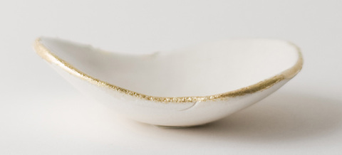 Tiny_gold_lip_dish_main