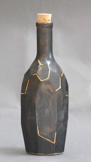 Black_vase_hr_main