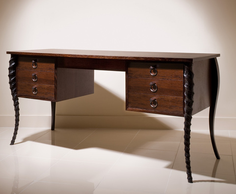 Gazelle_desk_against_white_wall_main