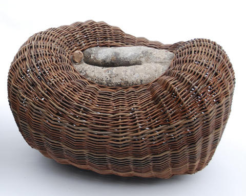 002___bend_in_the_tree_51x72x48_cm_makers_price_1450e__1__main